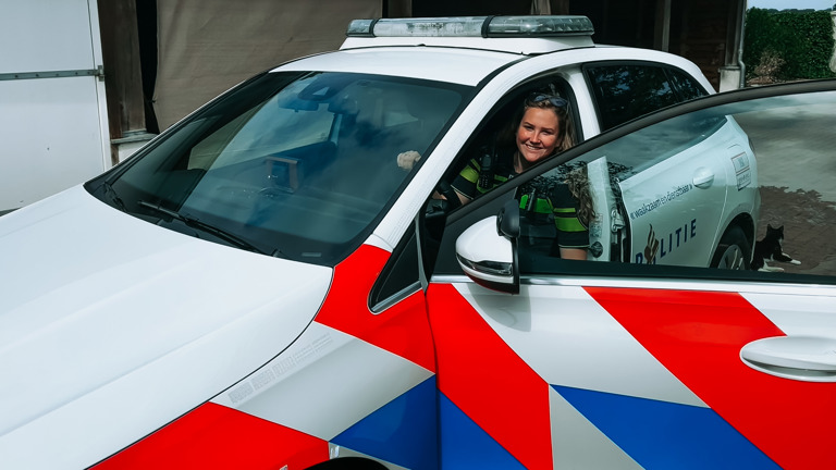 Student Linda achter het stuur