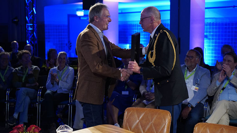 Leonard Kok en Wouter Stol geven elkaar een hand