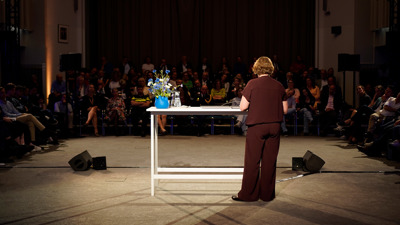 Kathelijne van Kammen sluit de politiedialoog af op haar afscheid
