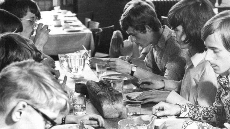 Het eten in het zusterhuis in de tijd van het kleinseminarie.