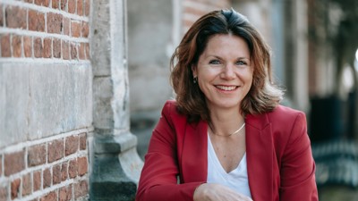 Portretfoto van nieuwe directeur Olivia Kramers