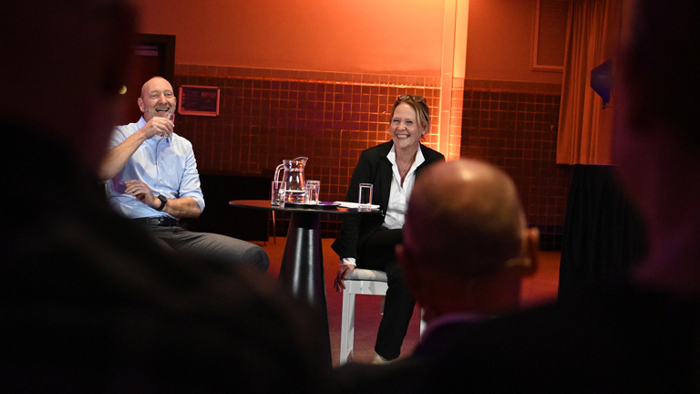 Politiedialoog doorkijkje vanuit de zaal
