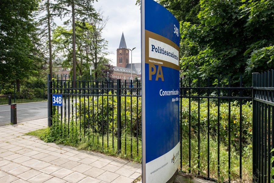 Entree terrein Politieacademie concernlocatie Apeldoorn