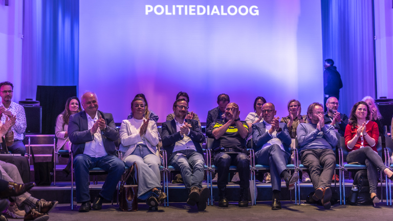 Het publiek tijdens het politiedialoog
