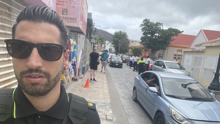 Docent Mounir op Sint Maarten