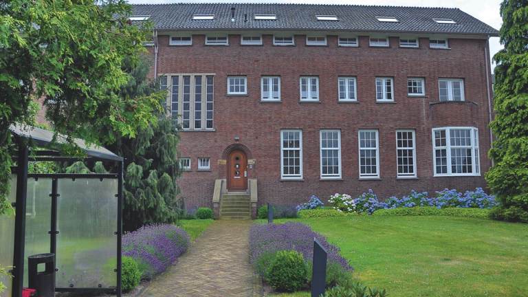 Het zusterhuis, nu de pek waar mensen komen voor een sollicitatiegesprek. 