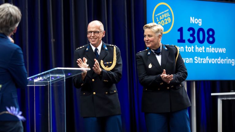 Leonard Kok en Martine Vis op het podium tijdens de opening onderwijsjaar 2025