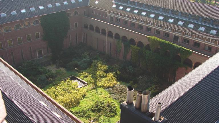 Het atrium was voor de verbouwing een binnentuin.