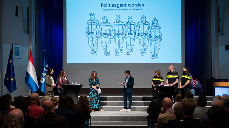 Een panelgesprek met 6 deelnemers n.a.v. het boek 'Politieagent worden'