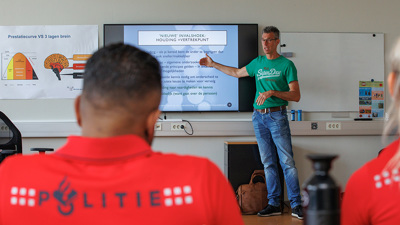 Bauke Koekkoek lectures on de-escalating communication to comprehensive professional skills trainers
