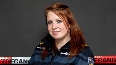 Student Jamie staat voor een rood afzetlint