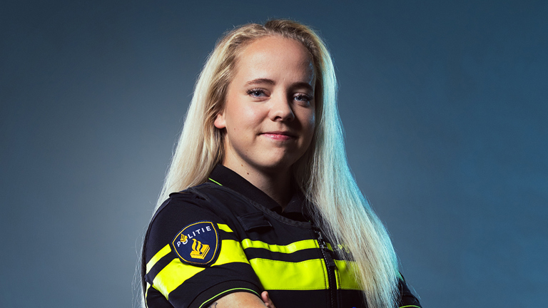 Student Sanne in uniform